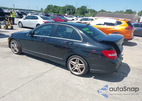 2013 Mercedes-Benz C 300 Luxury 4Matic/Sport 4Matic из США, поврежденный, VIN WDDGF8AB7DR249298